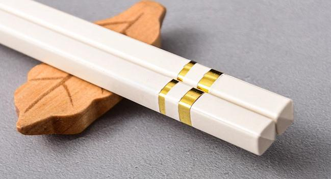 A SINGLE PAIR OF PEEK CHOPSTCKSLASTS A LIFETIME